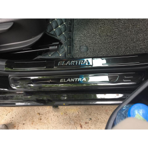 Ốp Bậc Cửa Trong Ngoài Titan Xe Hyundai Elantra 2016-2022