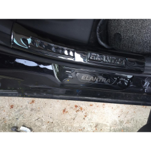 Ốp Bậc Cửa Trong Ngoài Titan Xe Hyundai Elantra 2016-2022