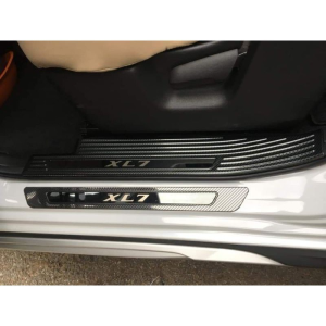 Ốp Bậc Cửa Trong Ngoài Suzuki XL7 Vân Carbon