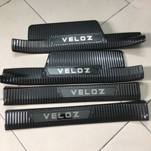 Ốp Bậc Cửa Trong Ngoài Toyota Veloz Vân Carbon